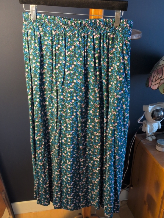 Reitmans Dresses & Skirts - Reitmans Floral Midi Skirt